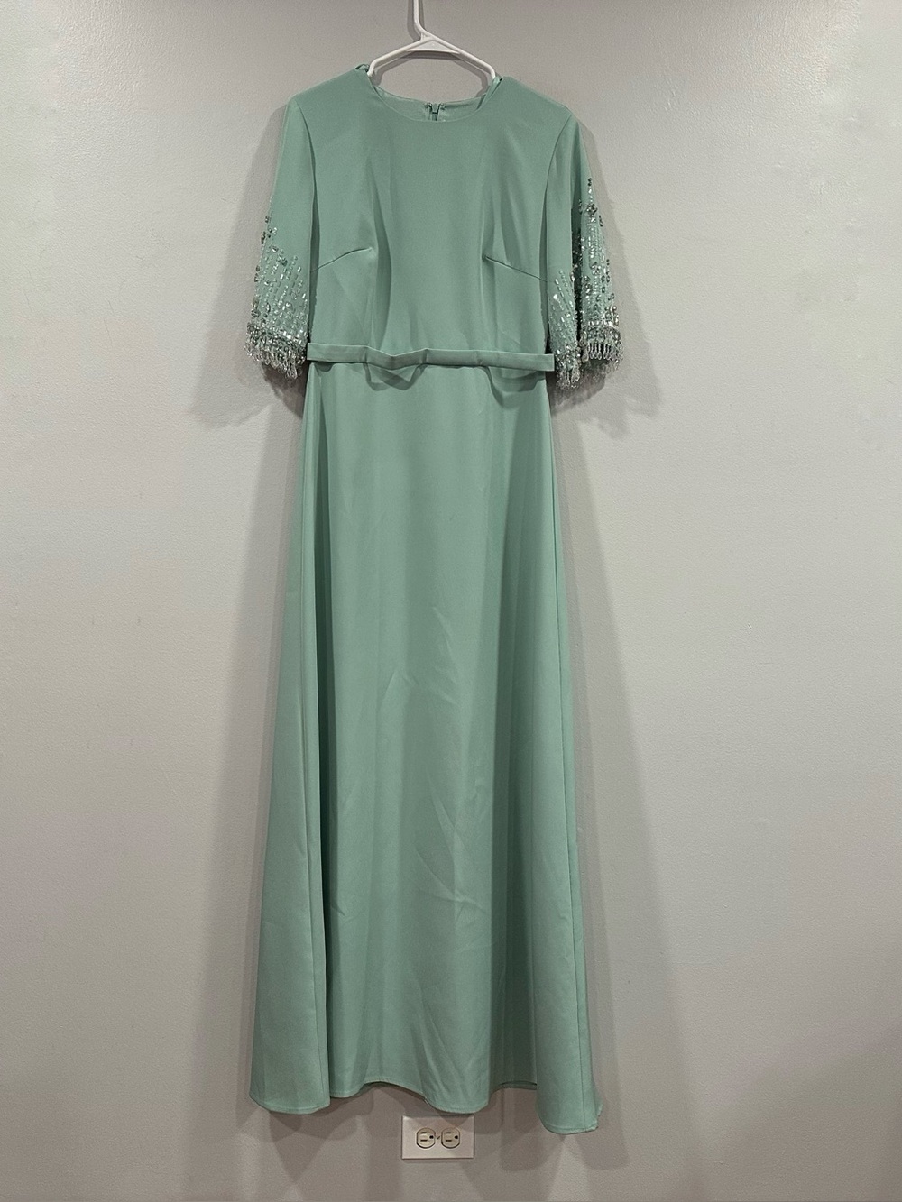 Mac Duggal 2270 Green Crepe A Line Gown With Beaded 3/4 Sleeves Sz 8